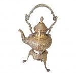 Samovar executado em bronze, ricamente lavrado e repuxado, pega em pinha e pernas em para de animal, Alt. 45, Diam. 19 cm.