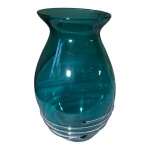 Vaso em cristal na cor verde água serpenteado em translúcido, Alt. 27, Diam. 17 cm.