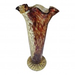 Antigo vaso Murano anos 30 dégradée e pigmentado nas cores café e creme, bordas babadas, Alt. 35, Diam. 15cm. 