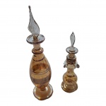 COLECIONISMO - Par de antigos frascos de perfumeiros egípcios, nas cores ouro, decorados com filetes dourado, Alt. 16 a 13 cm.