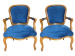 Maravilhoso e raro  par de cadeiras com braços "Luiz XV" em madeira nobre " PEROBA DO CA