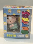 Miniatura South ParkSão dois bonecos de vinil com aproximadamente 6 cm cada, estão lacrados na caixa.