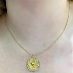 Colar em Ouro amarelo 18kt com pendente "Saber Amar" - Medida: 40cm de comprimento - Peso:4,20Gr