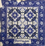 Antigo azulejo português na cor azul com desenhos geométricos. Mede 15cm X 15cm.