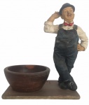 Antiga escultura em resina representando figura masculina em policromia, apoiada sobre base de madeira e bowl  em madeira. Mede 32cm X 23cm.