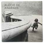 ALÉCIO DE ANDRADE - raro exemplar do livro ALÉRCIO DE ANDRADE por INSTITUTO MOREIRA SALLES, em capa brochura com sobrecapa e aproximadamente 208 páginas amareladas pelo tempo. Edição em português do ano de 2008. Fartamente ilustrado em preto-e-branco. No estado. Mede aproximadamente 28 x 28 cm.