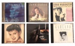 Lote contendo seis CDs de cantoras estrangeiras e ou nacionais, Jazz e ou Pop, importados e ou não, entre JUDY GARLAND, TITA MERELLO, LEILA MARIA e outras.