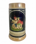 Antiga caneca comemorativa em porcelana vitrificada, edição especial da VIII Festa do Chopp de 1968 do Clube Internacional de Regatas - Santos. Possui registro da manufatura, numerada. Mede 17cm de altura.