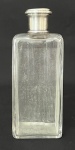 BACCARAT - Antigo perfumeiro em denso cristal francês Baccarat translúcido, com tampa de enroscar em prata de lei com constraste e registro de Gustave Keller, premiado prateiro francês do século XIX. Mede 17cm de altura.