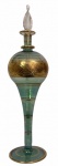 VENEZA - Gracioso perfumeiro em cristal veneziano azul com detalhes em vibrante ouro. Formato bojudo. Acompanha a sua respectiva tampa. Mede 23cm altura.