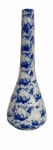 EUROPA - Floreira em porcelana européia adornada com detalhes em azul real. Possui numeração na base. Período 1900. Mede 21cm de altura.