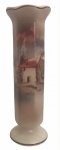 PORTUGAL - Elegante floreira em porcelana esmaltada com figuras de casario em perspectiva. Possui registro da manufatura. Possui sinais de restauro. Mede 18cm de altura.