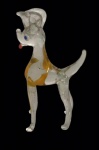 MURANO - Escultura de murano representando cachorro com detalhes na cor azul, amarelo, branco e vermelho. Mede 7,5cm de altura.