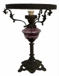 Antiga luminária de mesa com estrutura em bronze e cristal europeu colorido. Período 1900. Ausência da cúpula. Mede 41cm de altura X 31 cm de diâmetro (encaixe da cúpula).