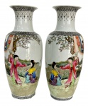 Par de vasos em Porcelana chineses com pinturas do cotidiano fino acabamento - medidas 25 cm de altura x 10 cm maior diâmetro