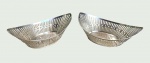 Par de Covilhetes em Prata de Lei século XIX Dinamarqueses Finestrado - Medidas 15 cm de comprimento x 8 cm de largura x 5,5 cm de altura - 137 g.