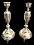 Par de Castiçais Prata de Lei Austro Húngaro repuxada e cinzelados século XIX - Medidas 33 cm de altura x 16 cm decâmetro base 518 g. O par