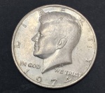 Moeda de Half Dollar Duas Faces 1974 - medidas 3 cm diâmetro x 11 gramas