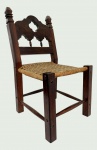 Miniatura de Cadeira em Jacarandá com assento em palha - medidas 62 cm de altura total x 33 cm de largura x 33 cm de profundidade
