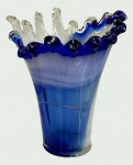 Vaso de Cristal para mesa (pequeno laçado na base ) - Medidas 29 cm de altura x 23 cm de diâmetro