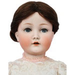 CUNO & OTTO DRESSEL - (1873 - 1942) -Belíssima boneca alemã, cabeça de porcelana, corpo, roupa e ace