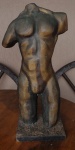 Antiga escultura em bronze, com base em mármore representando torso masculino, medidas 43 cm altura, 23 cm largura, 14 cm comprimento, pequenos lascados na base .