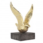 Escultura Pássaro Dourado base cor cimento Resina Moderno. Todo em resina, com 37 cm de altura, 18 cm de profundidade e 19 cm de largura.