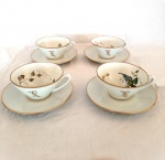 Real - Lindo conjunto de 4 xícaras de chá em porcelana Real, com delicada pintura á mão, filetes e monograma em dourado. Med.: Xícara 10 cm de diâmetro x 5 cm de altura