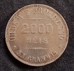 NUMISMÁTICA- Uma antiga e linda moeda de 2000 Réis, ORDEM E PROGRESS0, 1907, em prata, XX gramas, RE
