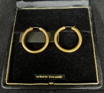 ANTONIO BERNARDO - Par de brincos argola em ouro 18 k - acompanha caixa original - diâmetro 3,4 cm -