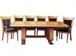Conjunto para sala de jantar, estilo art deco, de madeira nobre, composta de: mesa elástica com 3 tá