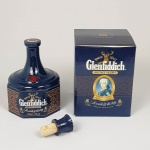 Whisky Glenfiddich Heritage Reserve. 700 ml.  Um raro engarrafamento em decanter de cerâmica azul, o