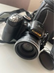 Câmera digital fujifilm finepix s2800 hd preta 14mp, lcd 3.0, z00m óptico 18x e vídeo hd. zoom poten