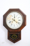 RELÓGIO - Relógio de parede em madeira nobre, oitavado, Ansonia, modelo com calendário. Med. 63x43x11 cm. Não testado e sem garantia.