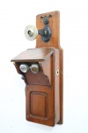 TELEFONE - Antigo telefone de parede em Carvalho. Med. 12x72x21 cm. Não testado e sem garantia.