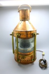 DIVERSOS - Antiga lanterna de navio em cobre, vidro relevo. Med. 63x30 cm. Marcas do tempo. .
