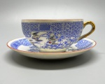 PORCELANA - Linda xícara chá de coleção em fina porcelana, japonesa, decoração azul e branco  detalhes dourados, pássaros.