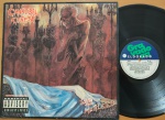 Cannibal Corpse  Tomb Of The Mutilated LP 1992 Brasil RARO Death Metal Muito bom Estado. LP Edição Brasileira 90's Gravadora Eldorado Censored Version. Capa e Disco em muito bom estado. Inclui encarte