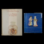 Lote composto por 2 livros de porcelana, sendo: A) Porcelaine de la Compagnie des Indes de Michel Beurdeley. B) A Porcelana Chinesa e os Brasões do Império de Nuno de Castro.