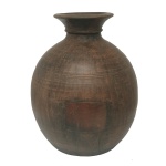 Vaso tibetano em madeira maciça para transporte de leite. 38 x 25 cm.