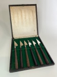 Lindo Conjunto de facas com cabo em jacarandá anos 80