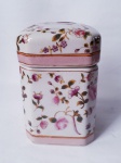 LE LIS BLAMC CASA- CAIXA DE PORCELANA COM DECORAÇÃO DE FLORES. MEDINDO 10CM