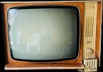 PHILCO FORD - Insólito televisor com modelo não identificado. Caixa executada em madeira, apresenta