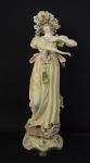 Figura feminina em porcelana europeia, marca AA, representando dama -med. 47cm