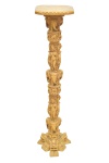ÍNDIA - Espetacular e antiga coluna em resina na cor marfim profusamente decorada com figuras de Deu