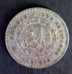 Numismática: Moeda de Prata Mexicana no valor de Un Peso. Datado em 1962.