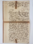 LOTE RETIRADO ATENDENDO INTERESSE DO ARQUIVO NACIONAL  -BRASIL PERIODO REGENCIAL  - JOSÉ BONIFÁCIO DE ANDRADE E SILVA -  PROCURAÇAO DATADA DE 16 DE SETEMBRO DE 1831 DE JOSÉ BONIFÁCIO DE JOSÉ BONIFÁCIO DE ANDRADE E SILVA NA QUALIDADE DE TUTOR DO PRÍNCIPE DOM PEDRO II E DAS PRINCESAS IMPERIAIS OUTORGANDO  PODERES DE ADMINISTRADOR DOS BENS DOS PRÍNCIPES FORA DA CORTE DO RIO DE JANEIRO AO CORONEL MANOEL ALVES DE TOLEDO RIBAS, MANOEL ALVES DE TOLEDO RIBAS ERA IRMÃO DA VISCONDESSA DE CASTRO, MÃE DA MARQUESA DE SANTOS DONA DOMITILA DE CASTRO CANTO E MELLO. EXCERTO DO TEXTO: JOSÉ BONIFÁCIO DE ANDRADE E SILVA DO CONSELHO DE SUA MAGESTADE O IMPERADOR DEPUTADO DA ASSEMBLÉIA GERAL LEGISLATIVA DO IMPÉRIO, TUTOR DO AUGUSTO SENHOR E DAS DIGNAS SENHORAS  PRINCESAS IMPERIAIS PELO PRESENTE INSTRUMENTO DE PROCURAÇÃO BASTANTE SOBRE A DITA QUALIDADE DE TUTOR DE SUA MAGESTADE O IMPERADOR O SENHOR DOM PEDRO SEGUNDO  CONSTITUO PROCURADOR O SENHOR CORONEL MANOEL ALVES DE TOLEDO RIBAS PAR QUE POR MIM COMO SE EU PRESENTE FOSSE PARA ADMINITRAR AS PROPRIEDADES DO MESMO AUGUSTO SENHOR.... BRASIL, 1831, 32 CM DE ALTURANOTA: Apenas cinco meses após o episódio da abdicação do Imperador Dom Pedro I José Bonifácio de Andrade e Silva, tutor dos Imperiais Infantes lavrou o documento em nome de seus tutelados. D. Pedro I decide abdicar do trono em 7 de abril de 1831, em favor de seu filho, D. Pedro de Alcântara. No bilhete de sua abdicação está escrito: Usando do direito que a Constituição me concede, declaro que, hei mui voluntariamente, abdicado na pessoa do meu muito amado e prezado filho, o sr. D. Pedro de Alcantara. Boa Vista, sete de abril de mil oitocentos e trinta e um, décimo da Independência e do Império. Pedro." Ao acordar pela manhã, o pequeno Dom Pedro II perguntou sobre seu pai, Dom Pedro I, e sobre sua madrasta, Dona Amélia. Os criados do palácio informaram eles haviam partido para Portugal. Pai e filho jamais se viram na vida, Dom Pedro I faleceu em Portugal poucos anos depois. A mãe de Dom Pedro II, a imperatriz Leopoldina, havia falecido quando ele tinha apenas um ano de idade. Os deputados e senadores brasileiros estavam de recesso, o mesmo que férias, e poucos se encontravam no Rio de Janeiro. Os poucos senadores que estavam se reuniram no prédio do Senado e escolheram três deles para formar uma regência provisória. Uma regência é um governo que governa em nome do rei, quando este não pode governar por algum motivo, como ser uma criança muito pequena, estar doente ou outros. Essa regência foi chamada de provisória porque ela governaria por pouco tempo, até todos os legisladores chegarem ao Rio de Janeiro e escolherem uma nova regência.  Foram escolhidos para regência provisória os senadores José Joaquim Carneiro, Francisco de Lima e Silva e Nicolau de Campos Vergueiro como os três regentes provisórios, daí o nome trina, de três. Esses governantes ordenaram que as pessoas que estavam presas por criticarem Dom Pedro I fossem libertadas e perdoadas, e também emitiram um comunicado para a população brasileira solicitando que ela mantivesse a calma após a renúncia de Dom Pedro I. Ainda em 1831 novas eleições foram realizadas e uma nova regência foi eleita. Mas por vontade do Imperador Dom Pedro I seus filhos, príncipes do Brasil e nessa qualidade herdeiros presuntivos que não poderiam deixar o solo brasileiro aqui permaneceram sob os cuidados do tutor JOSÉ BONIFÁCIO DE ANDRADE E SILVA. A despeito de qualquer divergência que tenha havido entre Dom Pedro I e José Bonifácio, o pai zeloso dos príncipes sabia que o velho patriarca da Independência era a escolha certa para guarda de seus herdeiros. Esse foi um dos momentos mais conturbados da história de nossa Nação, rebeliões eclodiram em várias partes do País (o mais importante deles foi a Revolução Farroupilha nas províncias do  Rio Grande do Sul e Santa Catarina) . Foi só com a maioridade antecipada de Dom Pedro II aos 14 anos em 1840 (o chamado golpe da mioridade) que o país foi pacificado, os brasileiros uniram-se em torno do Imperador Dom Peodro II,  começava a era de ouro do Brasil em quase meio século de reinado de Dom Pedro II.