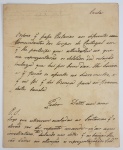 LOTE RETIRADO ATENDENDO INTERESSE DO ARQUIIVO NACIONAL - INDEPENDÊNCIA DO BRASIL  - MANUSCRITO DE DOM PEDRO I ENTÃO PRINCIPE REGENTE DO BRASIL, REDIGIDO DE PUNHO PELO P´RÍNCIPE EM JANEIRO DE 1822 ORDENANDO A ANTONIO LUIZ PEREIRA DA CUNHA, FUTURO MARQUÊS DE INHAMBUPE E MINSITRO DOS NEGÓCIOS DOS ESTRANGEIROS,  PROVIDENCIAS PARA DESMOBILIZAR AS TROPAS AUXILIARES PORTUGUESAS NO RIO DE JANEIRO. EXCERTOS DO TEXTO: CUNHA, ORDENO QUE HAJA PORTARIAS AOS DIFERENTES COMANDANTESDOS CORPOS DE PORTUGAL EM QUE LHES PARTICIPE QUE EM ATENDIMENTO NO QUE ME REPRESENTARAM OS SOLDADOS DA RELAÇÃO INCLUSA QUE HEI POR BEM DAR-LHE BAIXA COM QUE TERÃO OS ASSENTOS DO LIVRO MESTRE E QUE EU DEI LICENÇA PARA CÁ FICAREM NESTA BANDA. PEDRO DESETE SEU AMO. OS LOGO QUE ESTIVEREM MANDADAS AS PORTARIAS QUE DEVEM SER DE REPENTE MANDE-OS AQUI IMEDIAMENTE DECLARANDO  NAS DITAS QUE AS BAIXAS LHE SÃO DADAS EM ATENÇÃO A REPRESENTAÇÃO DOS SOLDADOS.  NOTA: A Divisão Auxiliadora, formada por tropas de linha portuguesa, promoveu um motim nos dias 11 e 12 de janeiro de 1822, no Rio de Janeiro, contra a decisão do Fico do príncipe regente D. Pedro. As tropas lusitanas se amotinaram em dois grupos, um no Morro do Castelo e o outro no Largo do Moura (área que ficava na região do porto entre a atual praça XV e o Museu Histórico Nacional), sob o comando do General Jorge Avilez. Motivados a defender o Brasil da anarquia que julgavam ter se instalado com a recusa às ordens portuguesas do regresso de Pedro, os soldados tinham a intenção de prender o príncipe regente e levá-lo à força para Lisboa. Em resposta à insubordinação da Divisão Auxiliadora, milícias locais foram formadas compostas por populares, padres e frades. No dia 12 de janeiro, D. Pedro deu ordens a dois companheiros para negociar o término do motim. Após o acordo, as tropas da Divisão Auxiliadora retiraram-se para a Vila Real da Praia Grande, atual cidade de Niterói. Os embates entre os soldados e D. Pedro continuaram até o dia 10 de fevereiro, quando o príncipe determinou a expulsão da Divisão Auxiliadora do país.A Revolução Liberal do Porto, em 1820, teve repercussões políticas tanto em Portugal quanto no Brasil. Os revoltosos, fortemente influenciados pelo movimento liberal, criaram as Cortes Gerais Extraordinárias e Constituintes da Nação Portuguesa, também chamadas de Cortes lisboetas ou Cortes Vintistas. As Cortes Gerais, entre outras determinações, exigiram  e conseguiram  a volta de D. João VI para Lisboa, que havia se instalado no Rio de Janeiro em 1808, e a elaboração de uma Assembleia Constituinte, que colocaria fim ao absolutismo português. Não satisfeitos com a manobra de D. João VI, depois de deixar seu filho como regente no Brasil, as Cortes lisboetas, em dezembro de 1821, julgaram desnecessária sua permanência no país e pressionaram pelo retorno de D. Pedro para Portugal.Liderados pelo vice-presidente da província de São Paulo, José Bonifácio, foi elaborado um manifesto com mais de oito mil assinaturas contra as ordens vindas de Portugal e os manifestantes foram para o Paço Real (Rio de Janeiro) no dia 9 de Janeiro de 1822. O manifesto teve adesão de parte da elite de São Paulo e Minas Gerais, argumentando que a volta de D. Pedro acarretaria uma situação de anarquia e uma possível emancipação brasileira. O príncipe regente, após uma reunião com a Câmara dos Senadores e com o apoio popular, declarou naquele mesmo dia (o célebre Dia do Fico) que permaneceria no Rio de Janeiro.O posicionamento de D. Pedro em continuar no Brasil não foi recebido pacificamente no Rio de Janeiro. As tropas da Divisão Auxiliadora entenderam a permanência como anarquia, ao recusar as ordens lusitanas. A fim de defender os interesses das Cortes lisboetas, os soldados iniciaram um motim com a intenção de prender D. Pedro e forçar seu retorno para Portugal.Na tarde do dia 11 de janeiro, o General Jorge Avilez, comandante de Armas da Corte, foi até os quartéis do 11 e 15 Batalhão e alegou aos soldados portugueses ter sido demitido de seu cargo por D. Pedro. No entanto, Avilez, como forma de contrariar as decisões do príncipe regente, tinha pedido demissão um dia antes. Revoltados pela suposta demissão de seu comandante e pela decisão do príncipe em permanecer no Brasil, os oficiais e soldados portugueses deram início às agitações nas ruas do Rio de Janeiro.Sob liderança do General Avilez, os militares se reuniram em diferentes praças. O 11 Batalhão se agrupou no Largo do Moura, o 15 Batalhão em São Bento e a 4 Artilharia na Rua Dom Manuel. Ao se deslocarem, as tropas quebraram vidraças, apagaram as luminárias da cidade e ofenderam os brasileiros, chamando-os de cabras, termo que significava filho de mulato com preto.Enquanto isso, no Teatro de São João, o tenente-coronel José Maria da Costa confirmou a Dom Pedro, presente no local, os boatos sobre o levante das tropas . A reação de D. Pedro veio com a mobilização de tropas brasileiras somadas às milícias locais e civis de diversas camadas sociais. Entre os civis, juntaram-se paisanos, padres e frades com armas em punho.A reação foi concentrada no Campo de Santana e totalizou cerca de quatro mil e seiscentas pessoas, números bem superiores aos das tropas portuguesas amotinadas que, segundo os dados do historiador Marcello Basile, reuniam por volta de mil e seiscentos soldados. O motim não teve adesão de toda a ala militar portuguesa: as tropas portuguesas do 3 Batalhão de Caçadores não aderiram, seguindo os comandos do príncipe regente e permanecendo na defesa do Palácio da Boa Vista.A tensão entre as tropas portuguesas e as tropas mobilizadas por D. Pedro no Morro do Castelo e no Campo de Santana estava acirrada e faltava pouco para que o embate acontecesse. No dia 12 de janeiro, a fim de evitar derramamento de sangue, o príncipe regente enviou dois comissários, um para o Morro do Castelo e o outro para o Largo do Moura, a fim de negociar com os amotinados portugueses. Na condição de que as tropas brasileiras também se retirassem, o General Avilez concordou com o deslocamento das tropas para a Vila Real da Praia Grande, do outro lado da baía de Guanabara.Avilez, durante o restante do mês, continuou com embates políticos por achar injusta a forma como as tropas portuguesas estavam sendo tratadas. Houve protestos contra as portarias dos dias 13 e 17 de janeiro do mesmo ano assinadas pelo príncipe-regente com a intenção de diminuir o tamanho da força pública de soldados. A primeira portaria ordenava dar baixas nas praças da Divisão Auxiliadora, já a segunda exigia obediência dos Comandantes dos Corpos, modificando a hierarquia acostumada. O General Avilez denunciou os subornos feitos por D. Pedro para que os soldados deixassem voluntariamente as tropas. O príncipe regente, com medo de possíveis ataques armados, incluindo os seguidos enfrentamentos de Avilez, expulsou as tropas Auxiliadoras do Brasil. No dia 15 de fevereiro do mesmo ano as tropas foram escoltadas até a altura de Pernambuco.