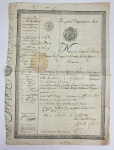 IMPÉRIO NAPOLEÃO BONAPARTE  PASSAPORTE DE PAR LEMREIUR ET ROI (DA PARTE DO IMPERADOR E REI. CONCEDIDO EM 1810 COM ESTANDARTE DE NAPOLEÃO BONAPARTE. EMITIDO EM NOME DE LOUISE MICHEL BRUNET CONSTA AINDA NO DOCUMENTO O NOME DE SEU MARIDO. VÁRIOS CARIMBOS ALFANDEGÁRIOS.  FRANÇA NAPOLEONICA, 1813. 
