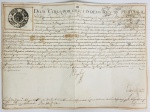 DOM CARLOS II (1661-1700)  RARO E BELO  DOCUMENTO EM PERGAMINHO  EM QUE O MONARCA ESPANHOL   SE APRESENTA COMO REI DE PORTUGAL LOGO APÓS AS INCONTESTÁVEIS DERROTAS SOFRIDAS EM BATALHA PELOS ESPANHOIS NA RESTAURAÇÃO DE PORTUGAL. A CARTA É ASSINADA POR SUA MÃE A REGENTE DONA MARIANA DAUSTRIA (1634-1696) VIÚVA DE PHILIPPE IV. CARTA DE OUTORGA AO FIDALGO PORTUGUES AGOSTINHO DE LENCASTRE (1639-1720) 3. DUQUE DE ABRANTES COMO COMENDADOR MOR DA ORDEM DE SANTIAGO. EXCERTOS DO TEXTO: DOM CARLOS POR GRAÇA DE DEOS REY DE PORTUGAL E DOS ALGARVES DE AQUEM E ALEM MAR EM AFRICA SENHOR DE GUINÉ E DA CONQUISTA, NAVEGAÇÃO E COMÉRCIO DA ETHIOPIA, ARÁBIA, PÉRSIA E DA ÍNDIA. COMO GOVERNADOR E PERPÉTUO ADMINISTRADOR DO MESTRADO DA CAVVALERIA E ORDEM DE SANTIAGO DA ESPADA COM A RAYNHA DONA MARIANA  DAUSTRIA SUA MÃE COMO SUA TUTORA E CURADORA E GOVERNADORA DE SEUS REINOS E SENHORIOS FAÇO SABER AOS QUE ESSA MINHA CARTA VIREM QUE EL REY MEU SENHOR QUE SANTA GLÓRIA HAJA  QUE TENDO RESPEITO AOS SERVIÇOS E MUITOS MERECIMENTOS DE DOM AFFONSO DE ALENCASTRO QUE DEOS PERDOE QUE FOI DUQUE DE ABRANTES E COMENDADOR MÓR DA DITA ORDEM DE SANTIAGO POR QUATRO VIDAS MAIS DO QUE A QUE SE PASSOU , ALVARÁ AO DUQUE DE ABRANTES DOM AGOSTINHO DE ALENCASTRE SEU FILHO E SUCESSOR MEU MUITO PREZADO SOBRINHO CAVALEIRO PROFESSO DA ORDEM DE SANTIAGO PORQUE AGORA POR PARTE DO DITO DUQUE DE ABRANTES DOM AGOSTINHO DE ALENCASTRE ME FOI PEDIDO LHE MANDAR PASSAR DESPACHO EM FORMA DA DITA MERCÊ EU A FIZ POR BEM E POR ESSA MINHA CARTA LHE FAÇO MERCE DA DITA DIGNIDADE DE COMENDADOR MOR DA ORDEM DE SANTIAGO HEY PROMETIDO DE POSSE DELA PARA QUE A TENHA GOZE E EXERÇA COM TODAS AS PRERROGATIVAS GRAÇAS E EMOLUMENTOS COM QUE ATÉ ENTÃO GOZAVAM TODOS OS COMENDADORES MORES SEUS ANTERIORES ESPECIALMENTE COMO SEU PAI O DUQUE DE ABRANTES. PELO QUE MANDO AO REVENDO PRIOR DE PALMELA E A TODOS OS COMENDADORES CAVALEIROS CONHECERÃO AO DUQUE DOM AGOSTINHO DE ALENCASTRE POR COMENDADOR  MOR DELA E O RESPEITEM  EM TUDO O QUE CONFORME AOS ESTATUTOS E OFFICOS DA MESMA ORDEM O DEVEM RESPETAR E OBEDECER. O DITO DUQUE SE OBRIGOU POR ESCRITO SEU A PAGAR TANTO QUE FOR RESTAURADO PORTUGAL TUDO QUE POR RAZÃO DESSA MERCÊ FOR OBRIGADO A PAGAR A ORDEM E A MIM...DADA EM MADRID ANO DO NASCIMENTO DE NOSSO SENHOR DE 1668 EM 26 DE FEVEREIRO.ASSINA DONA MARIANA DA ÁUSTRIA REGENTENOTA: Alemcastre, Alfonso de. Duque de Abrantes (I). ?, fs xvi-ps xvii  Madrid, 1659. Fidalgo português, chefe dos exilados portugueses em Madrid depois de 1640.Aquele que foi chamado para desempenhar um dos papéis mais proeminentes  e menos conhecidos  na corte de Filipe IV nasceu filho da mais antiga aristocracia portuguesa. Seu pai era Álvaro de Alemcastre (ou Lencastre, ou Lencastro, conforme a grafia em uso), III Duque de Aveiro, e sua mãe Juliana de Alemcastre, sobrinha do primeiro. Filha única de Jorge de Alemcastre, II Duque de Aveiro e II Marquês de Torres Novas, o seu tio Álvaro intentou uma ação judicial para a sucessão do título ducal de Aveiro - o único existente em Portugal além do de Bragança -, questão que Felipe II resolveu instando o casamento entre ambas as partes como meio de reconciliação.Isto ocorreu em 1598, e da união dos dois Alemcastres nasceram dezasseis filhos, dos quais vale destacar o primogénito, Jorge de Alemcastre, e o seu irmão seguinte, Alfonso de Alemcastre. Jorge de Alemcastre, sendo herdeiro, casou-se com Ana María de Cárdenas Manrique, de quem nasceu Raimundo de Alemcastre. Dado que Jorge de Alemcastre morreu sem se tornar o 4.º Duque de Aveiro, o título passaria para o seu filho Raimundo quando falecesse a sua avó viúva, Juliana de Alemcastre, 3.ª Duquesa de Aveiro.Isso aconteceu em 1636. Foi então que o tio de Raimundo, Alfonso de Alemcastre, reivindicou o título na Justiça, repetindo assim a história de seus pais, Álvaro e Juliana de Alemcastre.Mas desta vez a sentença, tornada pública em 18 de setembro de 1637, foi inteiramente favorável ao sobrinho, pelo que Afonso não atingiu o seu objetivo.O tempo mostraria o significado deste evento, seguido em Madrid e Lisboa com a paixão que se esperava.A verdade é que quando Alfonso de Alemcastre reivindicou a sucessão do Estado e Casa de Aveiro já tinha obtido um lugar de destaque na ordem social. Por seu casamento com Ana de Sande y Padilla, senhora da rainha Isabel de Borbón, Filipe IV fez dele marquês de Porto Seguro, no Brasil, em 18 de abril de 1627. Por ser também herdeira de Álvaro de Sande, III Marquês de La Pionera e I Marquês de Valdefuentes - título concedido por Filipe III em 1616 - e da Condessa de Mejorada, foram-lhe os títulos dos seus sogros. Estava, portanto, em situação adequada para tentar desenvolver uma carreira política que, no entanto, só alcançaria destaque após a separação de Portugal em 1640.No entanto, antes desta data o Marquês de Porto Seguro (título pelo qual era conhecido) ocupava o cargo de vereador da Casa da Suplicação, o tribunal superior de Lisboa. A sua posterior passagem pelo Conselho de Estado de Portugal - órgão consultivo que auxiliava os governadores ou, na sua falta, os vice-reis do reino - foi quase forçada pela sua linhagem espólio e, em comparação com outros vereadores, o seu papel foi discreto. Seja como for, no início dos conturbados anos de 1630 manteve-se à margem da facção que se formou em Lisboa contra a política reformista do Conde, Duque de Olivares ou, pelo menos, foi o que pensava o secretário em 1634. Diogo Soares. Sabe-se que em 1638 Filipe IV incluiu o marquês entre os nobres que a partir de Lisboa deviam enviar a sua opinião sobre a nova forma de governo que deveria ser implementada em Portugal depois dos graves motins anti-impostos que tomaram conta do sul do país entre o verão de 1637 e o inverno de 1638. Por esta altura Porto Seguro já deve ter simpatizado com os olivicultores Diogo Soares e Francisco Leitão (seus detratores o acusariam disso alguns anos depois) ou, pelo menos, não deve têm sido incômodos para eles. Pouco depois instalar-se-ia em Madrid (talvez devido à sua entrada no Conselho de Guerra) seguindo a trajectória habitual da aristocracia portuguesa com aspirações de prosperidade. Aqui você ficaria surpreso com a aclamação do Duque de Bragança como rei de Portugal.Esta mudança abrupta deu uma guinada inesperada na carreira do marquês. Como tantos portugueses, Alemcastre viu na Restauração uma oportunidade extraordinária para transformar a sua lealdade a Filipe IV numa fonte de favores capaz de colocar a sua família numa posição privilegiada que, em circunstâncias normais, teria perdurado por várias gerações. A necessidade que a Coroa teve de se desfazer destes portugueses, que logo se apresentaram como exilados, fez o resto. Nas primeiras reuniões portuguesas que Olivares organizou em Madrid em 1641 para preparar a reintegração supostamente imediata de Portugal, o Marquês de Porto Seguro já apareceu em três delas: na Reunião Ordinária de Portugal, numa outra de Portugal propriamente dita e na da Inteligência, cujas tarefas eram os assuntos gerais do reino a um nível inferior, as colónias portuguesas e a informação secreta do reino, respetivamente.Dos oito conselhos formados, a Porto Seguro não esteve apenas em três deles, mas sobretudo no mais importante, o de Inteligência. Este foi provavelmente o primeiro sinal da promoção que o esperava sob a proteção da sua lealdade austríaca. A segunda ocorreu em 3 de março de 1642 e consistiu na outorga do título de senhor e duque de Abrantes, lugar em Portugal, em três vidas e com setecentos e cinquenta mil reais de povoação, com jurisdição sobre a vila do mesmo nome. Houve vários motivos para a Coroa tomar esta ação. Por um lado, a consolidação da lealdade de um Alemcastre e a necessidade de ter um novo duque depois do que aconteceu com o de Bragança e Caminha  este último condenado à morte em Lisboa em 1641 por conspirar a favor de Filipe IV . Por outro lado, a memória do acórdão de 1637 que frustrou a aspiração do Marquês de Porto Seguro ao ducado de Aveiro deve ter estado na mente de todos, agora satisfeita. Além disso, o seu novo estatuto contribuiu para atenuar o confisco dos bens e rendimentos da Ordem de Santiago de que gozava em Portugal, decretado por D. João IV em 31 de dezembro de 1642. Em todo o caso, dado que o atual Duque de Aveiro, seu sobrinho , era uma criança que permaneceu em Portugal com a mãe, o novo duque português ascendeu como titular máximo desta categoria nobre com atividade política. Isto não se limitou à participação nas referidas reuniões.As duas ou três grandes figuras que o poderiam ofuscar, Francisco de Melo, Conde de Asumar, Manuel de Moura, II Marquês de Castelo Rodrigo, e Carlos de Borja y Aragón, VII Duque de Villahermosa, estiveram ocupados em diversas contingências.Os dois primeiros foram atribuídos ao governo dos Países Baixos entre 1641-1644 e 1644-1647, respectivamente, enquanto o terceiro morreu no último ano. Precisamente o novo destino de Melo na Catalunha em 1645 levou Abrantes a fazer parte da Junta de Portugal por excelência, ou seja, herdeira daquela instituída em 1639 após a supressão do Conselho de Portugal e que esteve sempre acima da criada em 1641 ( quase todos eles, por sua vez, foram dissolvidos em poucos anos). Há indícios de que Abrantes passou a dominar a gestão dos principais assuntos portugueses a partir daqui entre 1647 e até à sua morte. Na verdade, a eleição de Abrantes para esta Junta suscitou uma dura reclamação de um dos seus rivais, Jerónimo de Ataíde, Marquês de Colares, que considerava o duque menos sénior que ele para se juntar a ela. Na realidade, o protesto foi uma continuação das lutas faccionais do Portugal de Olivares, na medida em que Abrantes foi assimilado às criaturas do conde-duque que depois de 1640 procurou prejudicar os seus adversários de longa data, entre eles os Ataides.Estes foram, sem dúvida, os seus anos de poder máximo, exercido para defender as posições mais rígidas relativamente a Portugal. Recusou sempre qualquer tipo de negociação ou acordo com o regime de Bragança, que passou a considerar mais execrável do que aquele que surgira da rebelião dos holandeses, "porque não entregaram a coroa a um vassalo de Vossa Majestade". como fizeram em Portugal. Ele também rejeitou a oferta feita em 1647 pelos colonos do Rio de Janeiro e de São Paulo para aceitarem mais uma vez a soberania de Filipe IV em troca de concessões em questões econômicas e governamentais.Pode acreditar-se que esta inflexibilidade foi consequência do objectivo prosseguido por boa parte da nobreza portuguesa exilada em Madrid: recuperar as suas propriedades e rendimentos e também preparar o assalto definitivo às estruturas políticas de Portugal quando este se reintegrasse na Monarquia , uma operação que envolveria a eliminação dos grupos de apoio aos Braganças e mesmo daqueles que se mantiveram neutros. Do seu casamento com a citada Ana de Sande, Abrantes teve dois filhos, Agostinho de Alemcastre e Sande, seu herdeiro, e María de Alemcastre. Ambos casaram, respectivamente, com Joana de Noronha, filha do Conde de Linhares, também português, e com Pedro de Leiva y de la Cerda, III Conde de Baños.